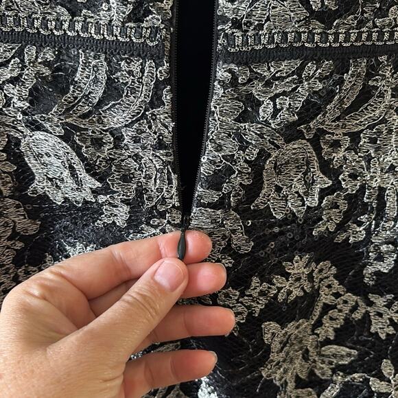 David Meister EUC black and gray embroidered cocktail dress size 12 - Picture 5 of 5